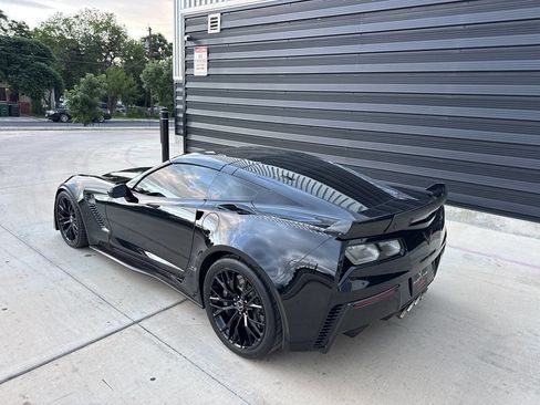 Used 2015 Chevrolet Corvette Z06 w/ 3LZ Preferred Equipment Group RWD image 12