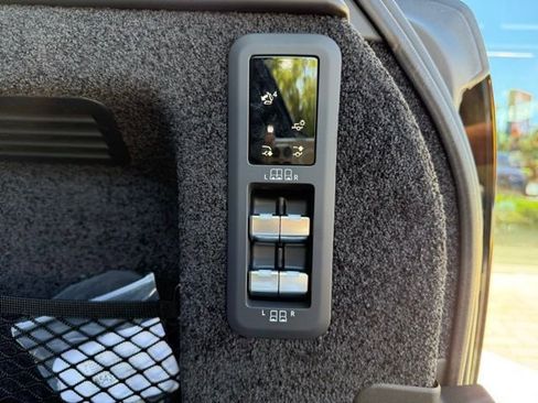 New 2025 Land Rover Range Rover Long Wheelbase SE image 36