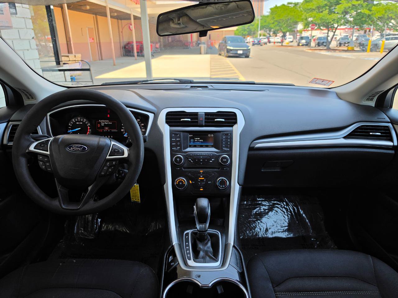 Used 2015 Ford Fusion SE FWD image 15