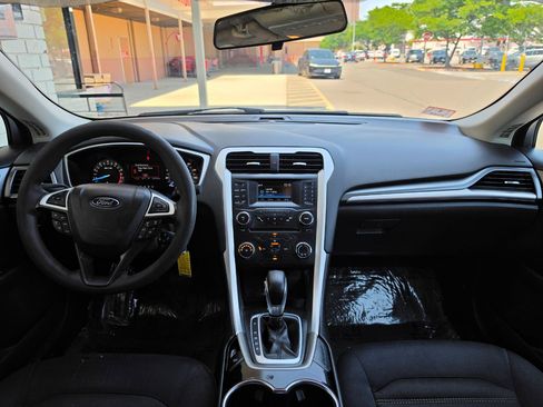 Used 2015 Ford Fusion SE FWD image 15