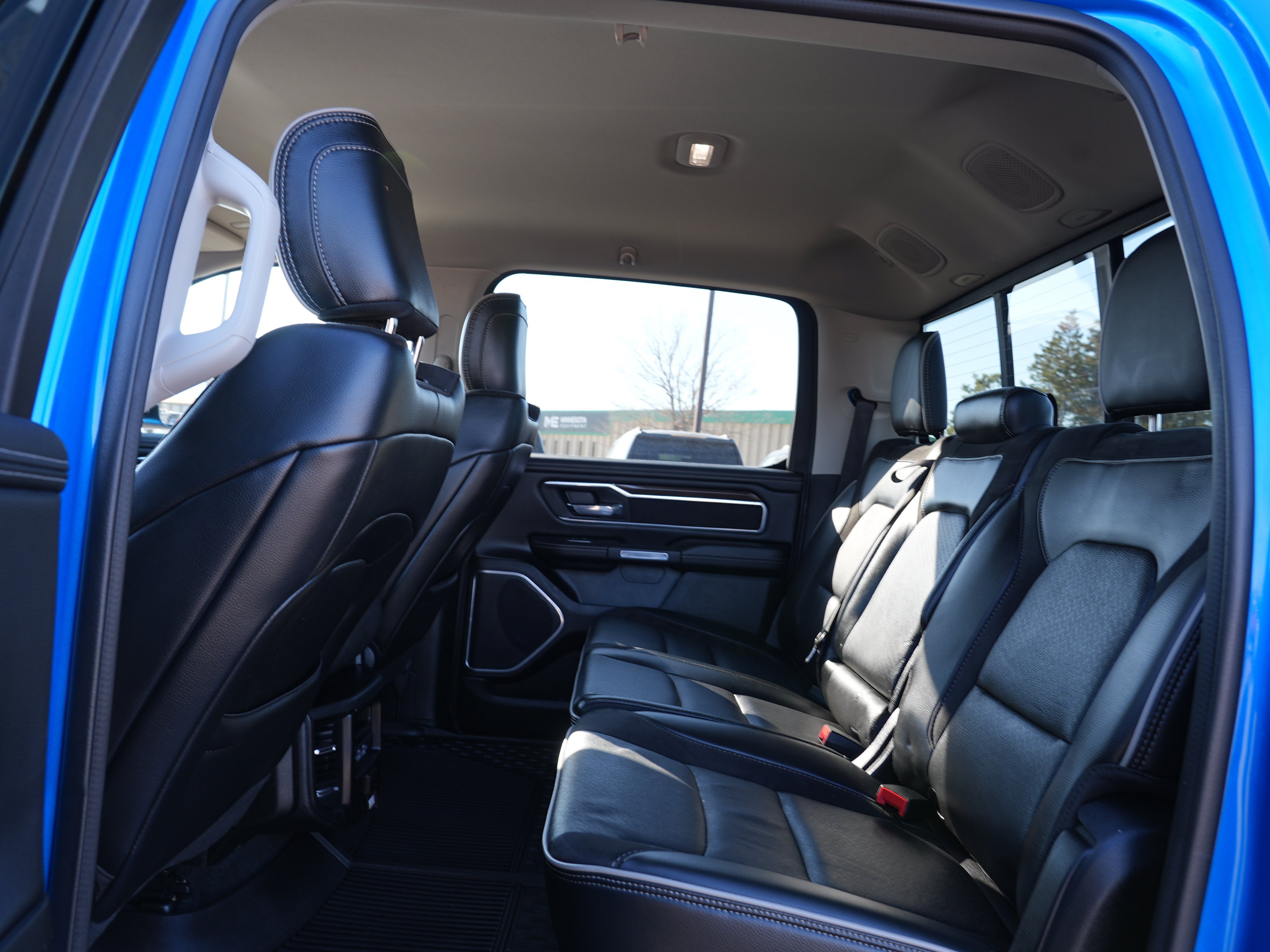 Used 2022 RAM 1500 Laramie AWD/4WD image 18