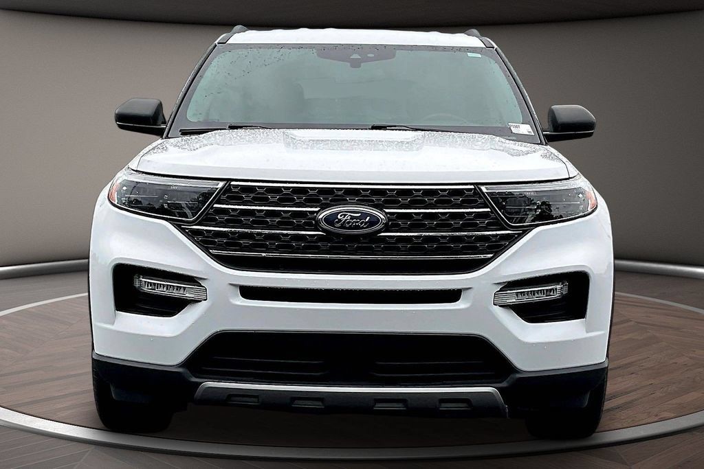 Used 2024 Ford Explorer XLT w/ Equipment Group 202A AWD/4WD image 2