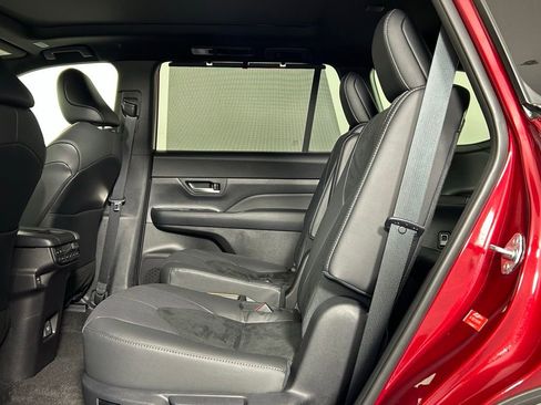 Used 2025 Toyota Grand Highlander AWD Hybrid image 18