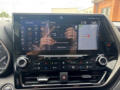 Used 2021 Toyota Highlander Limited image 23