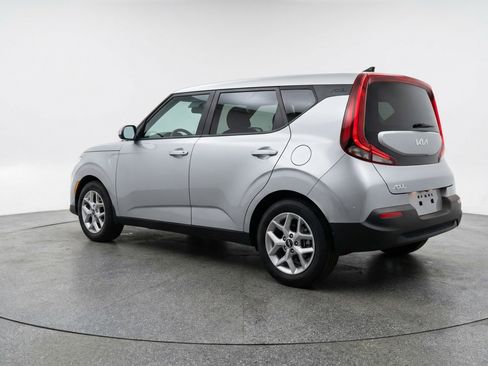 Used 2025 Kia Soul LX w/ LX Technology Package image 6
