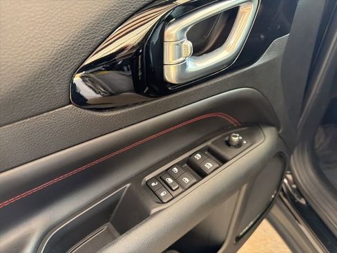 Used 2022 Jeep Compass Trailhawk w/ Trailhawk Convenience Group AWD/4WD image 11