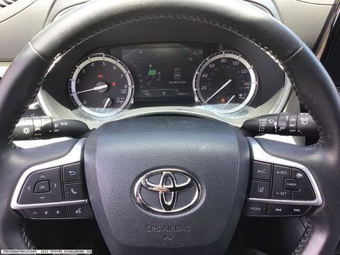 Used 2022 Toyota Highlander XLE FWD image 14