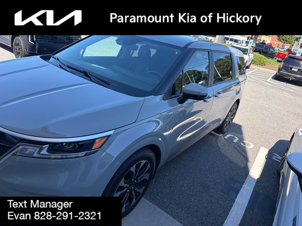 Used 2024 Kia Carnival EX FWD image 3