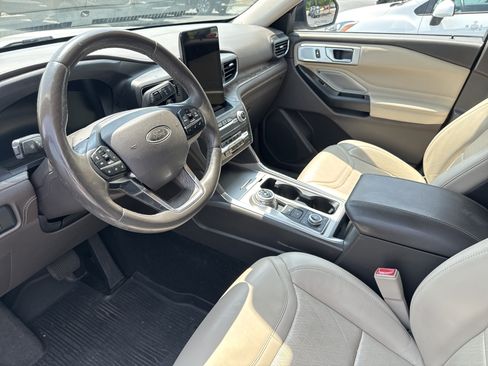 Used 2020 Ford Explorer Platinum w/ Premium Technology Package AWD/4WD image 8