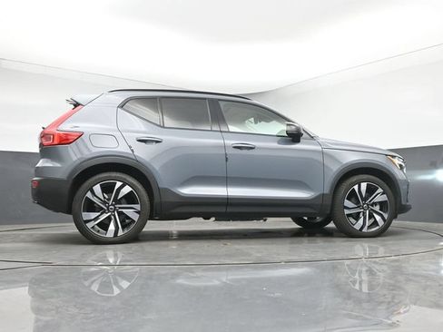 Used 2023 Volvo XC40 B5 Plus w/ Protection Package Premier AWD/4WD image 17