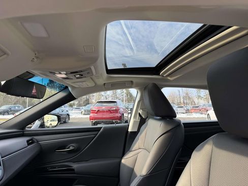 Used 2024 Lexus ES 250 w/ Premium Package image 20