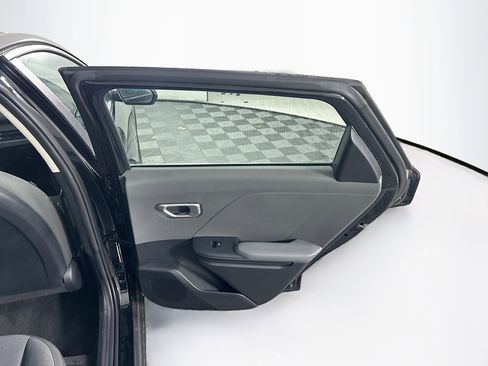 Used 2025 Kia K4 LXS image 28