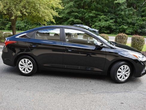 Used 2020 Hyundai Accent SE FWD image 3