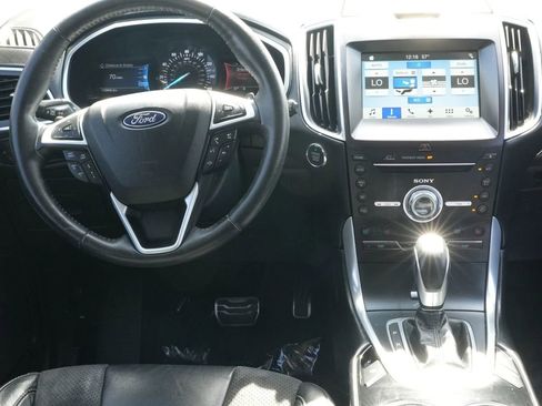 Used 2017 Ford Edge Titanium w/ Technology Package image 4