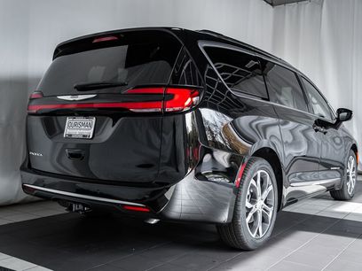 New 2026 Chrysler Pacifica Pinnacle