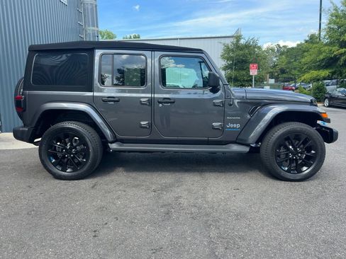 Used 2023 Jeep Wrangler Unlimited Sahara w/ Cold Weather Group AWD/4WD image 3