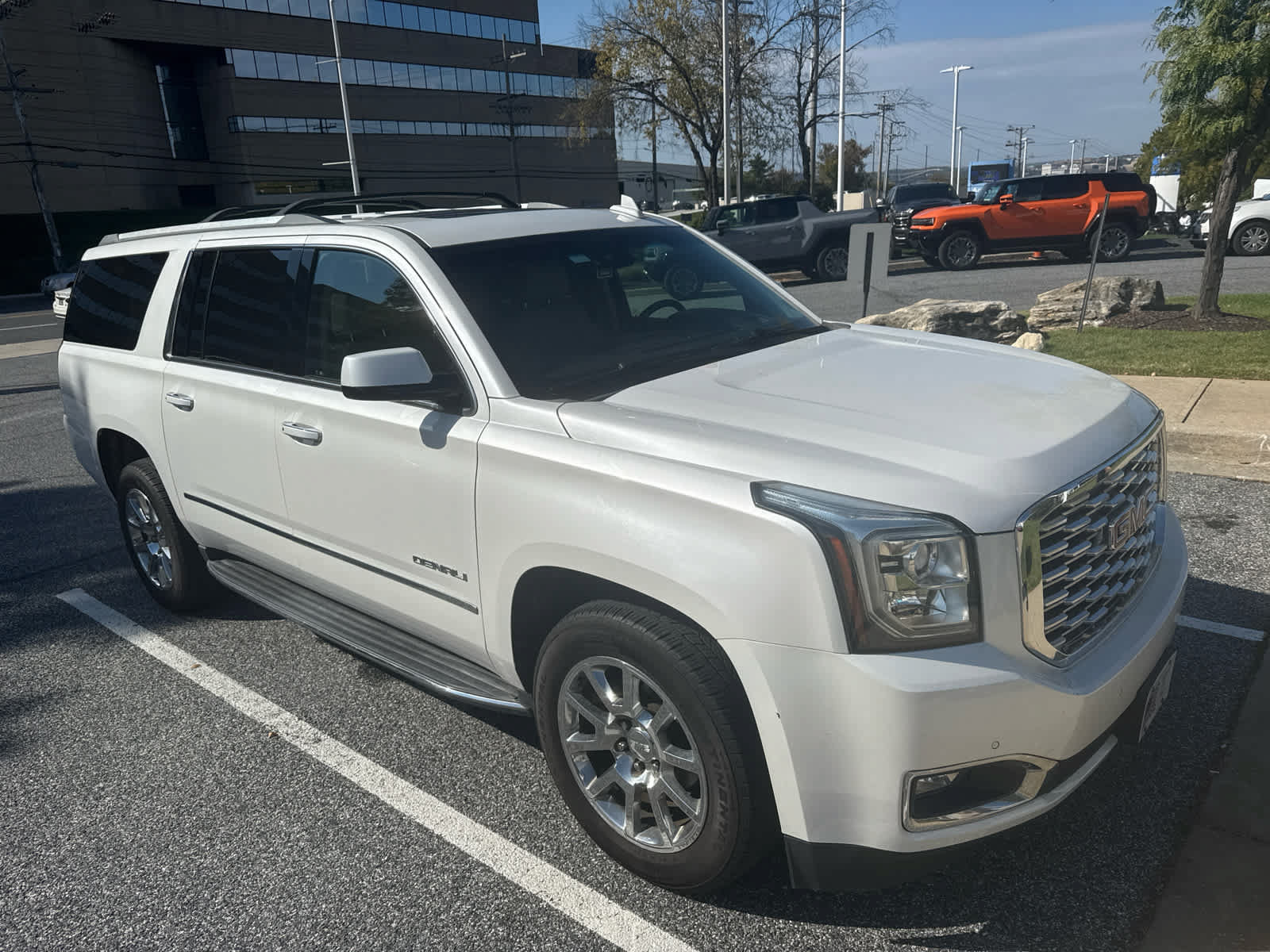 Used 2018 GMC Yukon XL Denali AWD/4WD image 2