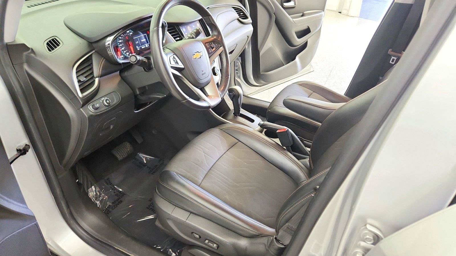 Used 2020 Chevrolet Trax LT w/ LT Convenience Package FWD image 38