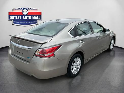 Used 2014 Nissan Altima 2.5 S w/ Sport Value Package FWD image 3