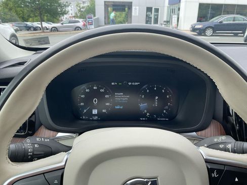 Used 2021 Volvo XC60 T5 Momentum w/ Premium Package AWD/4WD image 18
