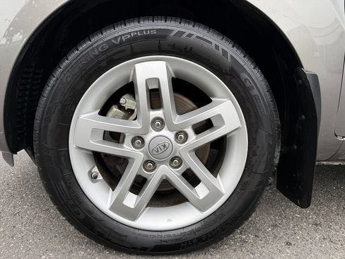 Used 2011 Kia Soul + w/ Audio Pkg FWD image 9