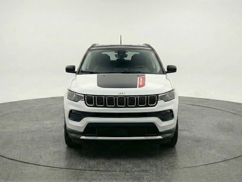 Used 2025 Jeep Compass Trailhawk image 2