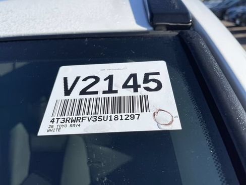 Used 2025 Toyota RAV4 XLE AWD/4WD image 23