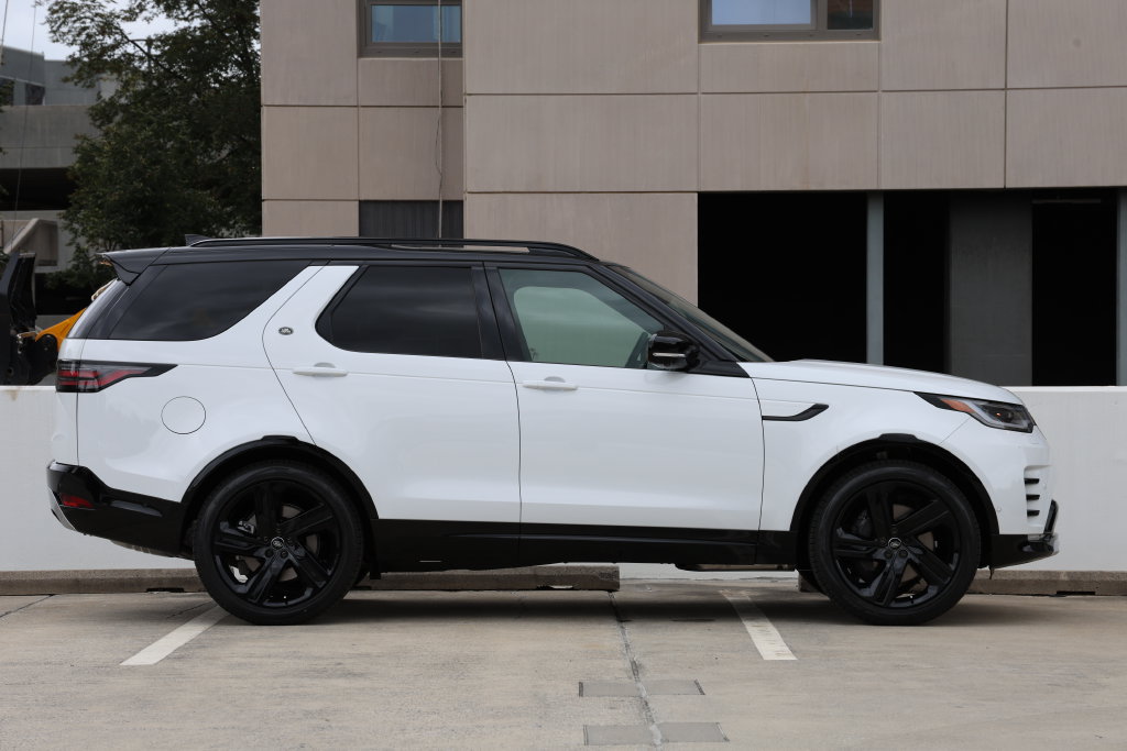 New 2026 Land Rover Discovery Limited Edition AWD/4WD image 3