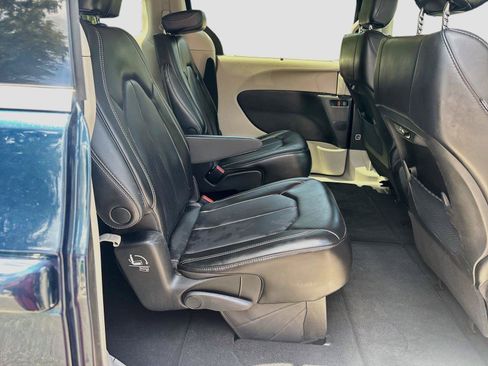 Used 2023 Chrysler Pacifica Touring-L FWD image 24