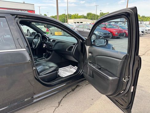 Used 2013 Chrysler 200 Touring FWD image 9