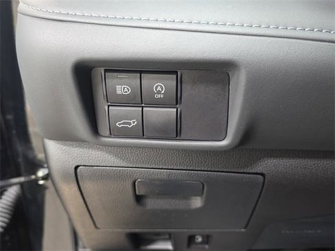 Used 2023 Toyota Highlander XLE image 26