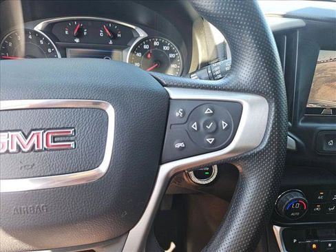 Used 2022 GMC Terrain SLE w/ Driver Convenience Package FWD image 22