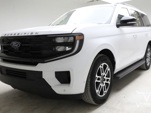 Used 2025 Ford Expedition Active AWD/4WD image 1