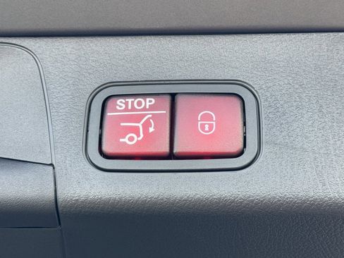 Used 2024 Mercedes-Benz EQB 300 4MATIC image 15