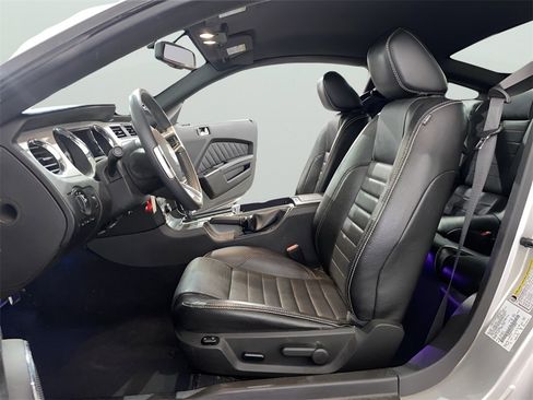 Used 2010 Ford Mustang Coupe image 10