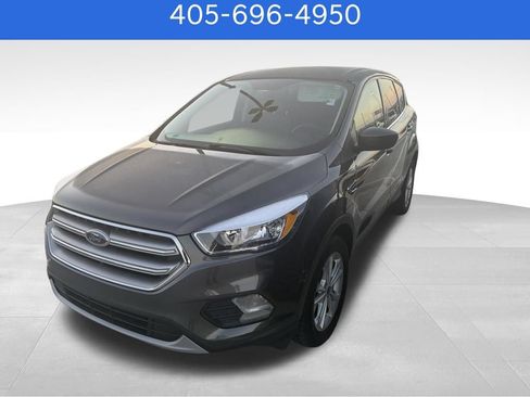 Used 2017 Ford Escape SE FWD image 1