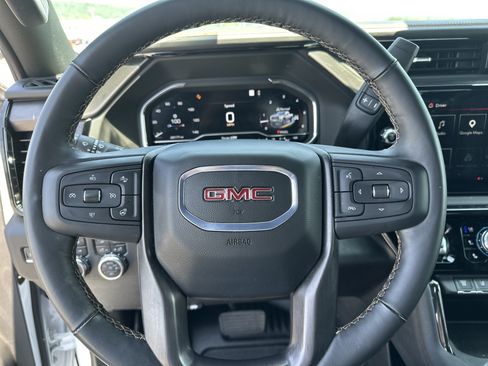 Used 2025 GMC Sierra 2500 AT4 AWD/4WD image 18