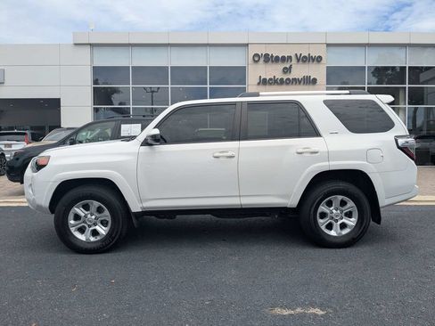 Used 2019 Toyota 4Runner SR5 AWD/4WD image 3