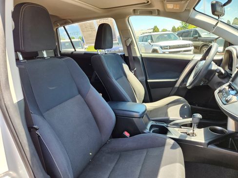 Used 2014 Toyota RAV4 XLE w/ Preferred Accessory Package AWD/4WD image 16