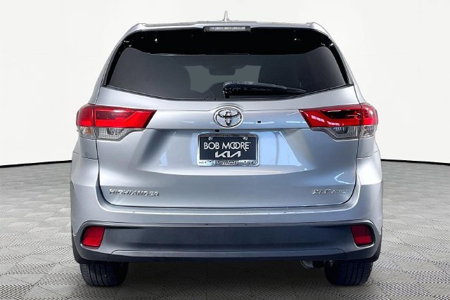Used 2017 Toyota Highlander XLE AWD/4WD image 5