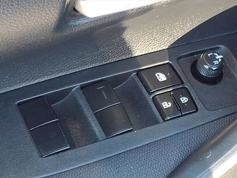 Used 2021 Toyota Corolla LE image 18