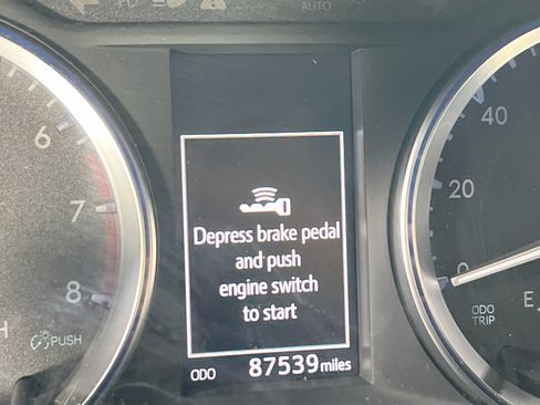 Used 2015 Toyota Highlander XLE AWD/4WD image 12