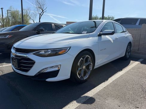 Used 2024 Chevrolet Malibu LT FWD image 2