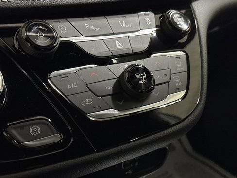 New 2026 Chrysler Pacifica Select image 14