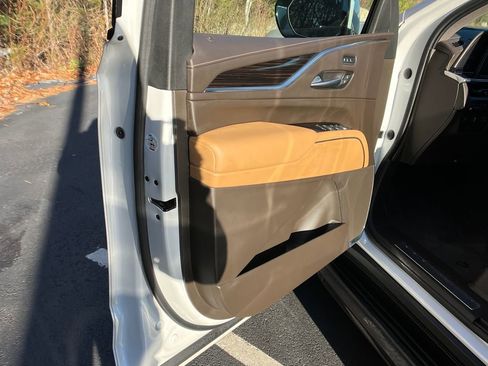 Used 2021 Cadillac Escalade Premium Luxury w/ Performance Package image 11