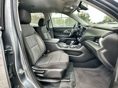 Used 2021 Chevrolet Traverse LS image 9
