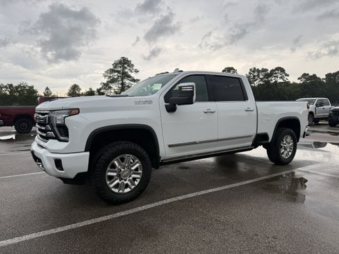 Used 2024 Chevrolet Silverado 2500 High Country w/ Technology Package AWD/4WD image 4