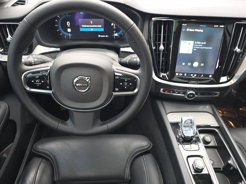 Used 2024 Volvo V60 B5 Cross Country Ultimate image 16