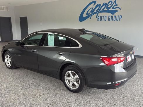 Used 2018 Chevrolet Malibu LS FWD image 2