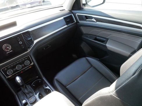 Certified 2023 Volkswagen Atlas SE w/ Panoramic Sunroof Package image 11